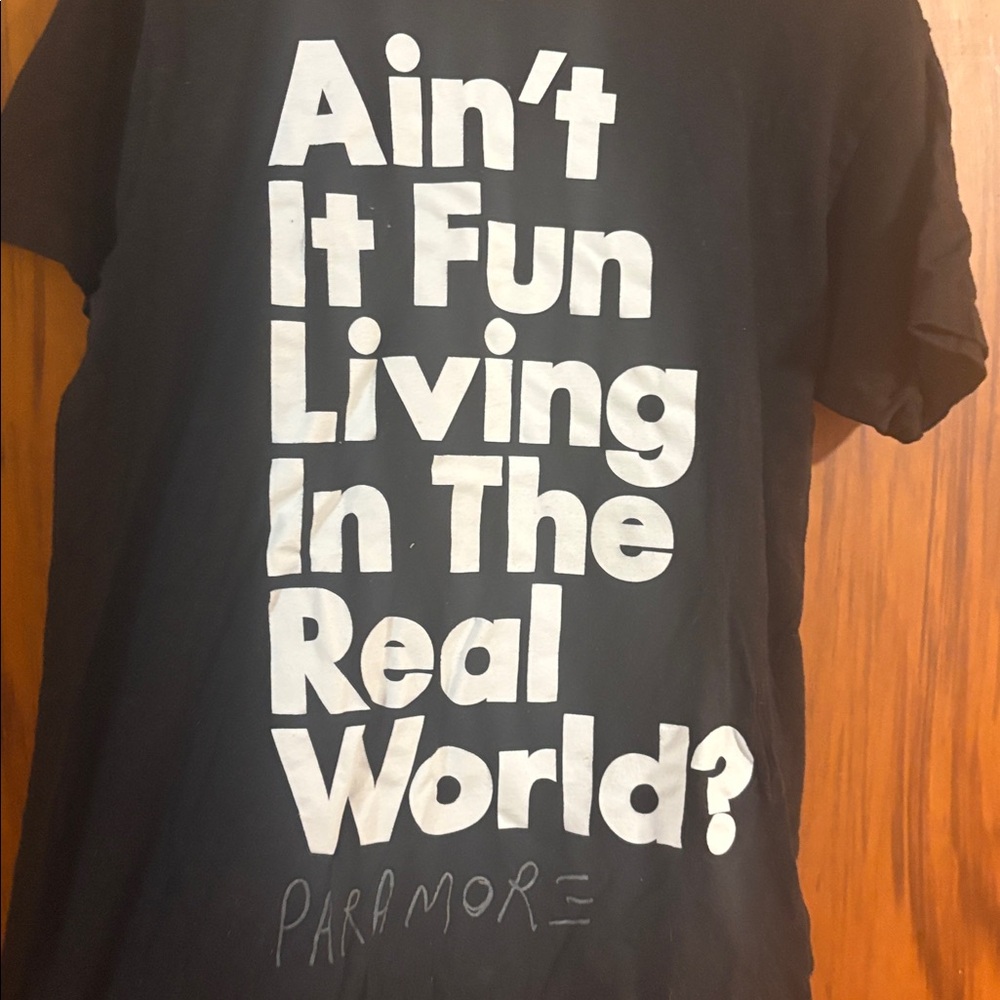 Paramore aint it fun living in the real world? Tee M